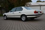 BMW 740i 1992 года (UK)